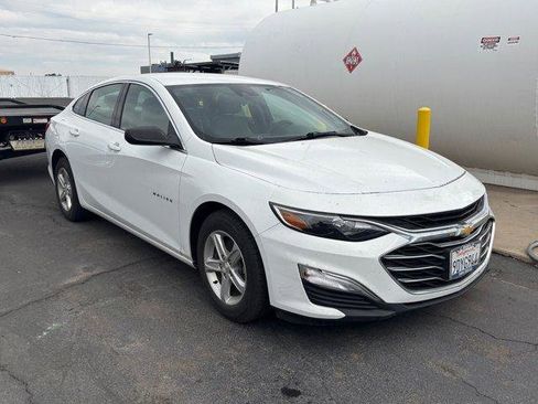 Used 2023 Chevrolet Malibu LS image 2