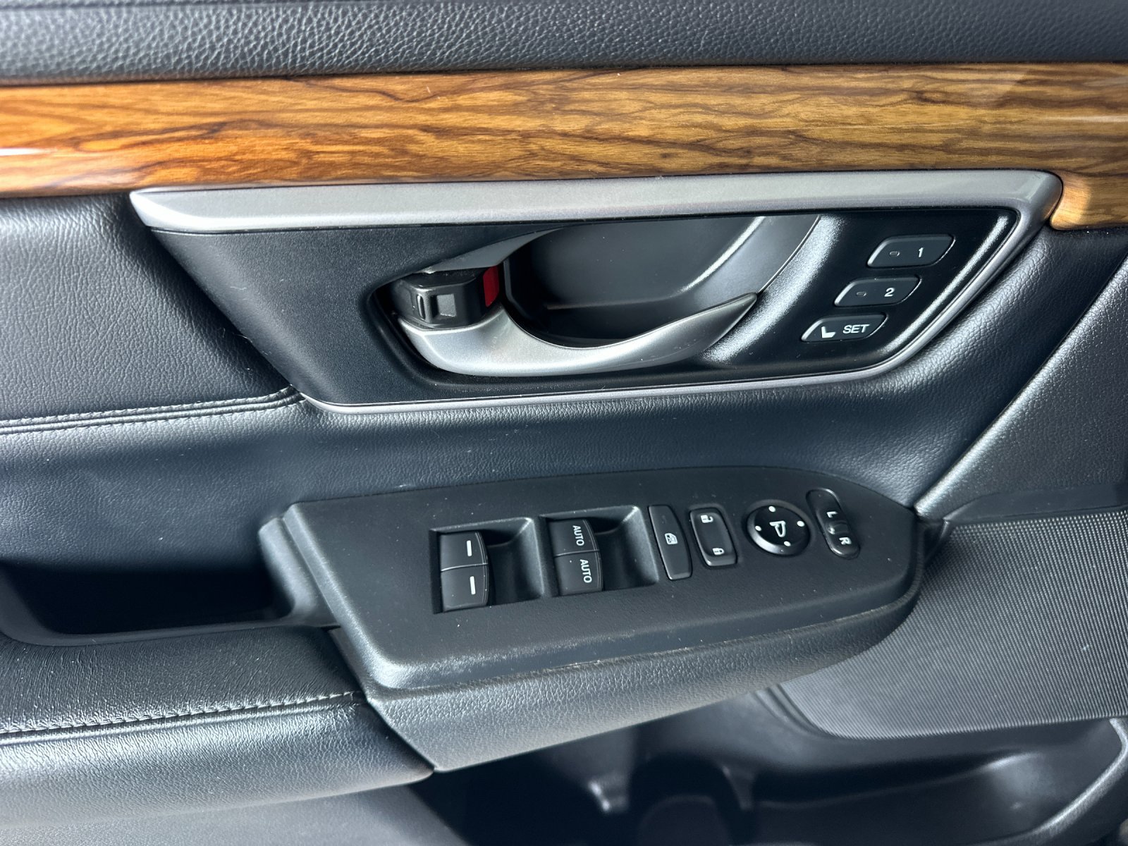 Used 2017 Honda CR-V EX-L image 10