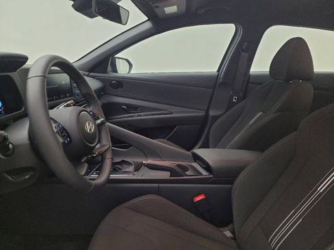 Used 2025 Hyundai Elantra Sport image 17