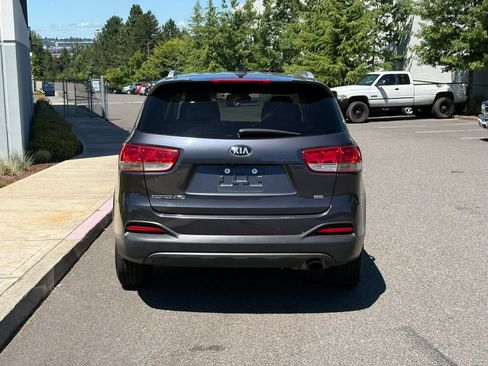 Used 2017 Kia Sorento AWD w/ LX Convenience Package image 5