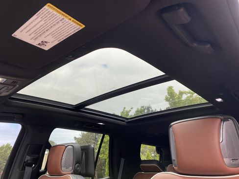 Used 2023 GMC Yukon Denali Ultimate AWD/4WD image 10