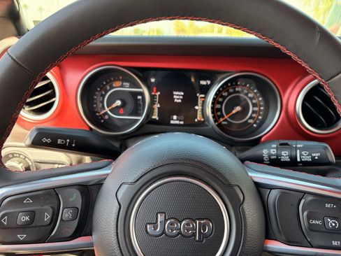 Used 2023 Jeep Wrangler Unlimited Rubicon w/ Cold Weather Group AWD/4WD image 30