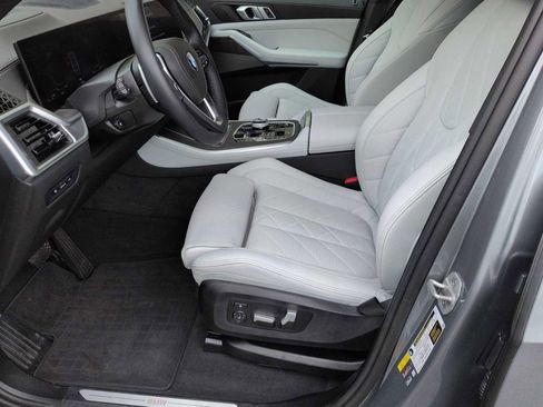Used 2025 BMW X5 xDrive50e w/ Executive Package image 17