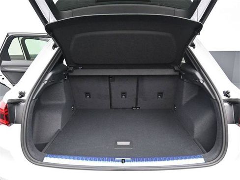 New 2025 Audi Q3 2.0T Premium image 12