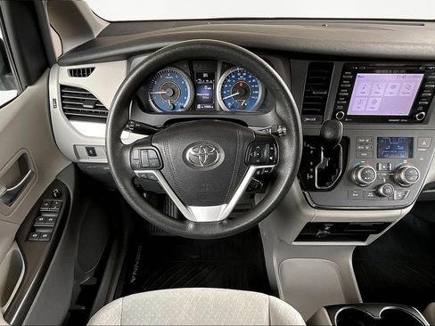 Used 2019 Toyota Sienna LE image 9