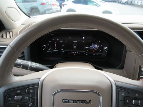 Certified 2022 GMC Yukon XL Denali w/ Denali Ultimate Package AWD/4WD image 35