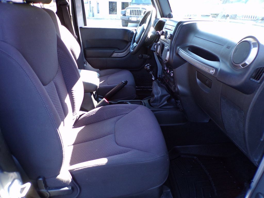 Used 2013 Jeep Wrangler Sport AWD/4WD image 7