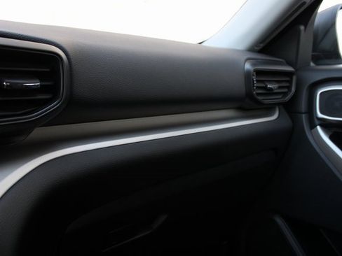 Used 2023 Ford Explorer XLT image 5