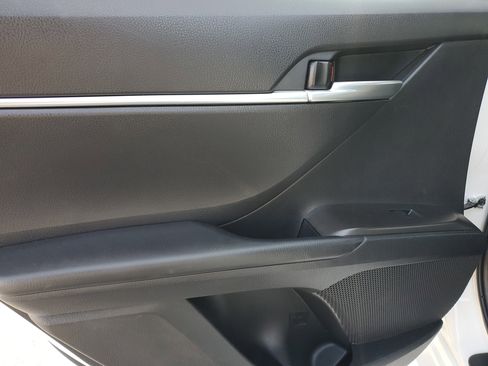 Used 2024 Toyota Camry SE image 12