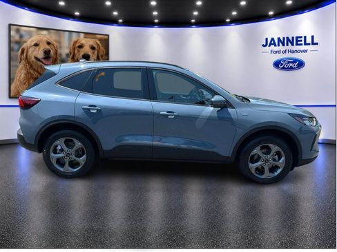 Used 2025 Ford Escape ST-Line Select AWD/4WD image 4