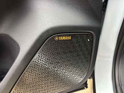 New 2026 Mitsubishi Outlander SE image 9