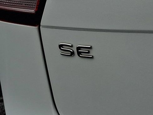 Certified 2023 Volkswagen Tiguan SE w/ Panoramic Sunroof Package AWD/4WD image 36