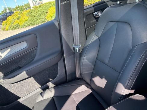 Certified 2024 Volvo XC40 B5 Plus w/ Climate Package AWD/4WD image 27
