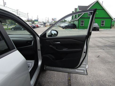 Used 2024 Nissan Rogue SV w/ SV Premium Package AWD/4WD image 24