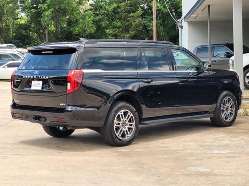 Used 2025 Ford Expedition Max Active RWD image 4