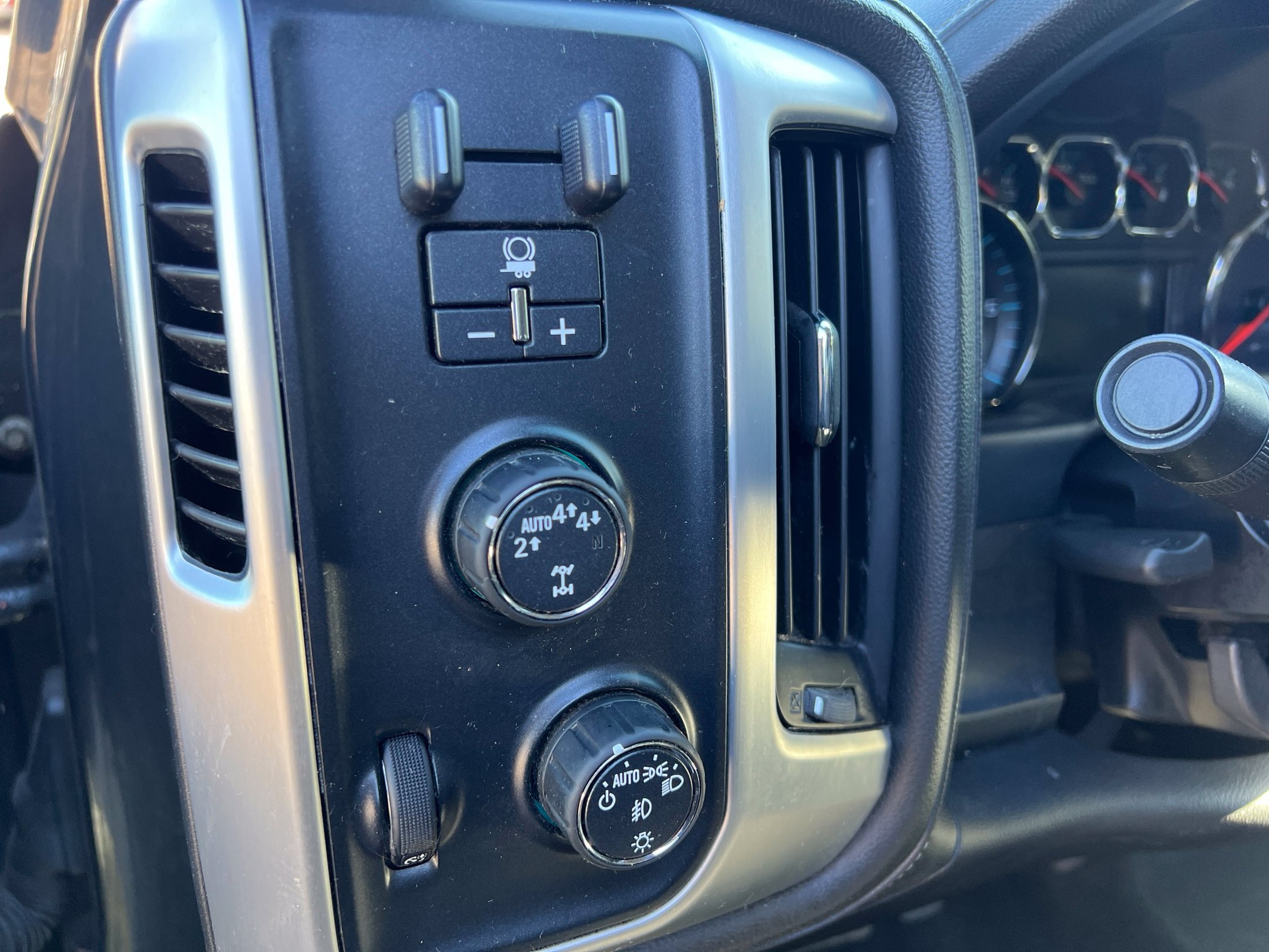 Used 2018 GMC Sierra 1500 SLE w/ SLE Value Package AWD/4WD image 15