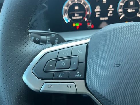 New 2026 Volkswagen Tiguan SE R-Line FWD image 9