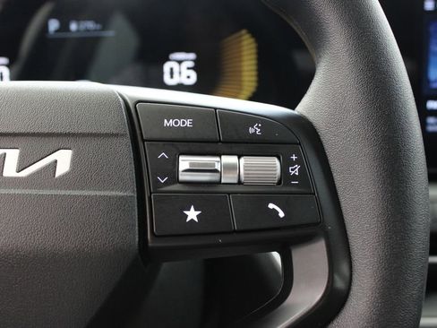 Used 2025 Kia K4 FWD image 25