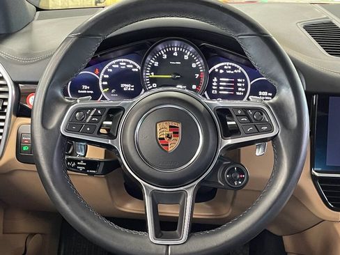 Used 2023 Porsche Cayenne w/ Premium Package AWD/4WD image 26