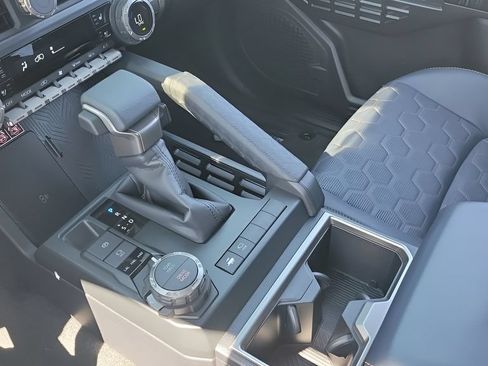 Used 2026 Toyota 4Runner Platinum AWD/4WD image 18