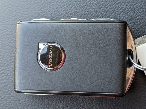 New 2025 Volvo XC40 B5 Ultra w/ Climate Package image 28