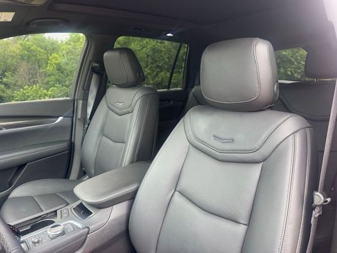 Used 2023 Cadillac XT6 Sport w/ LPO, ONYX Package AWD/4WD image 9