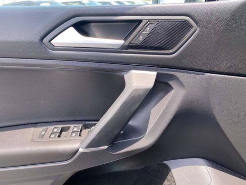 Used 2020 Volkswagen Tiguan SE FWD image 19