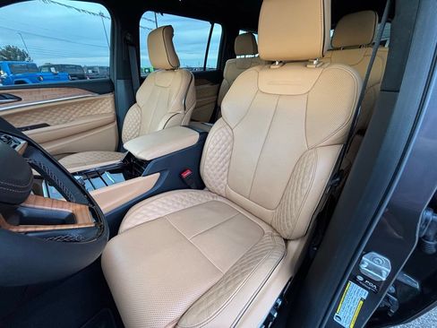 Used 2025 Jeep Grand Cherokee L Summit AWD/4WD image 18
