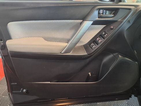 Used 2018 Subaru Forester 2.5i Premium AWD/4WD image 17