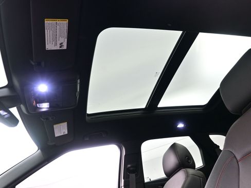 Used 2021 Chevrolet Blazer RS w/ Enhanced Convenience Package image 19