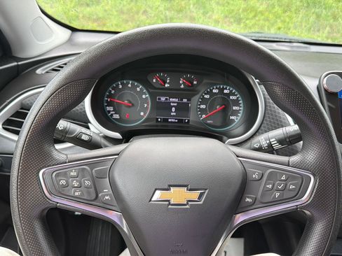 Used 2025 Chevrolet Malibu LS FWD image 16