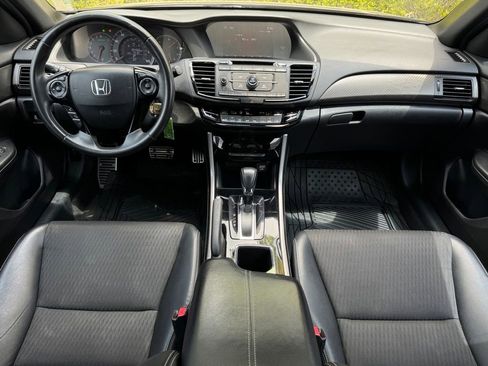 Used 2017 Honda Accord Sport image 11