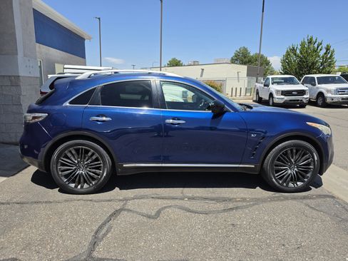 Used 2017 INFINITI QX70 AWD w/ Limited Package image 8