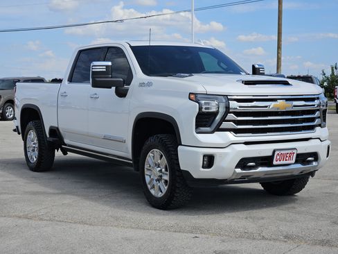 Used 2024 Chevrolet Silverado 3500 High Country w/ High Country Premium Package AWD/4WD image 3