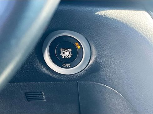 Used 2019 Chrysler Pacifica Touring-L Plus w/ S Appearance Package image 18