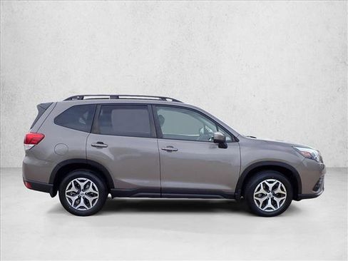 Used 2024 Subaru Forester Premium AWD/4WD image 5