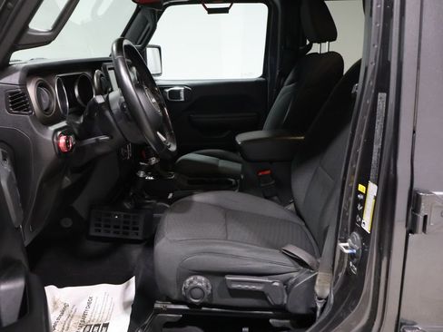 Used 2021 Jeep Gladiator Willys image 11