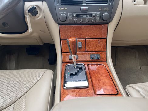 Used 2005 Lexus LS 430 RWD image 7