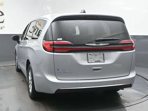 Used 2023 Chrysler Pacifica Touring-L FWD image 36