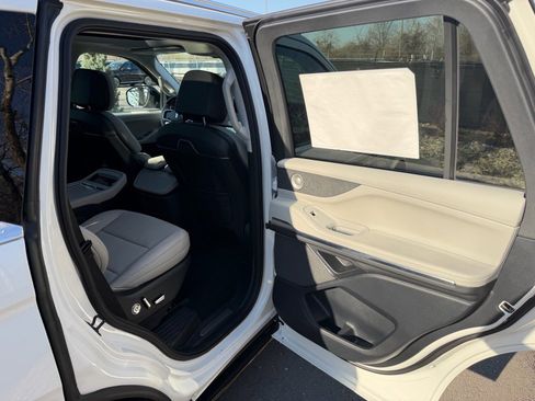 New 2026 Lincoln Navigator Reserve AWD/4WD image 14