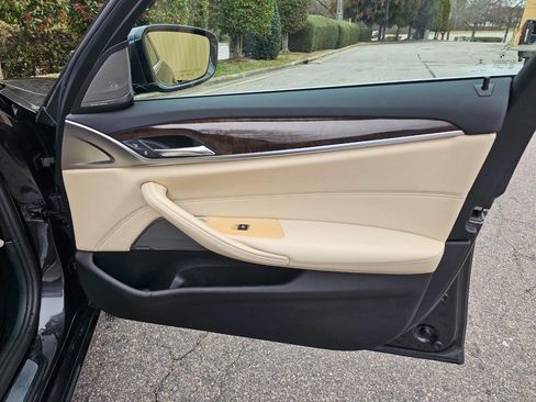 Used 2018 BMW 530i xDrive image 44