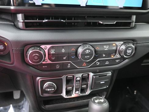 New 2026 Jeep Wrangler Unlimited Sahara AWD/4WD image 21