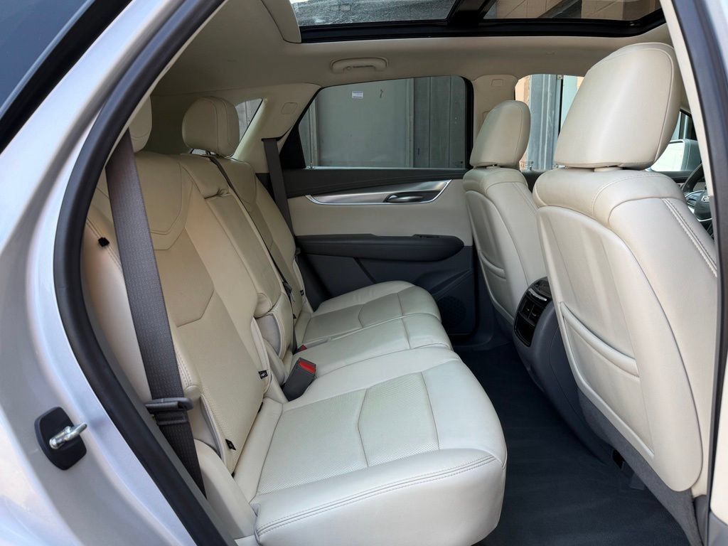 Used 2020 Cadillac XT5 Premium Luxury AWD/4WD image 17