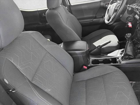 Used 2017 Toyota Tacoma TRD Sport w/ Premium & Technology Package AWD/4WD image 19