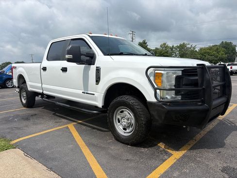 Used 2017 Ford F250 4x4 Crew Cab Super Duty image 4