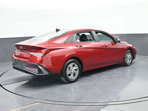 Used 2024 Hyundai Elantra SE image 6