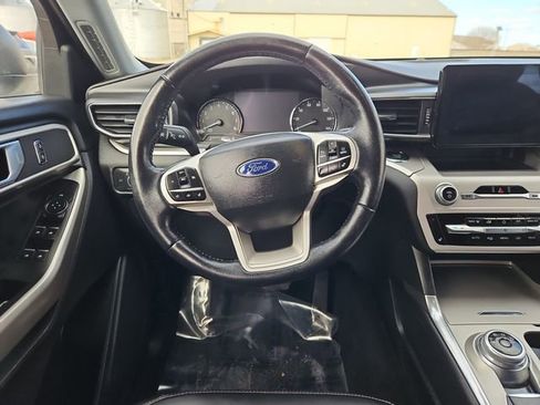 Used 2022 Ford Explorer XLT w/ Equipment Group 202A image 26