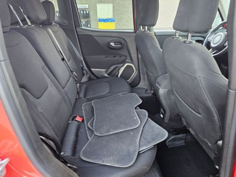 Used 2016 Jeep Renegade Latitude w/ Popular Equipment Group image 17