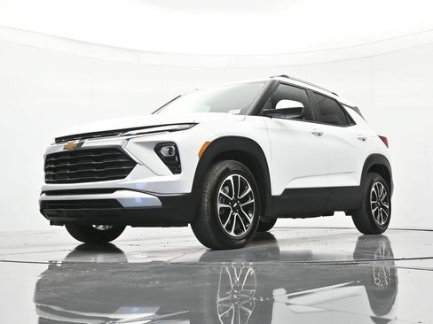 Used 2025 Chevrolet TrailBlazer LT FWD image 35