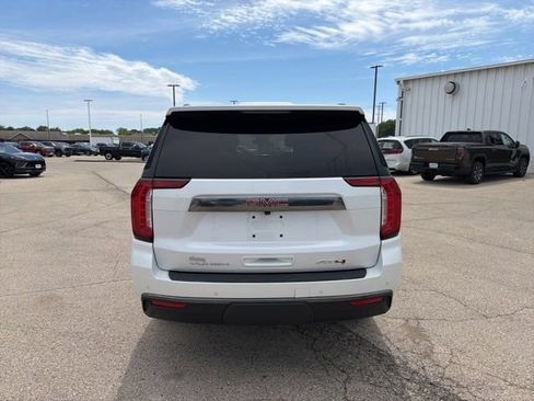 Used 2023 GMC Yukon XL AT4 w/ Technology Package AWD/4WD image 9